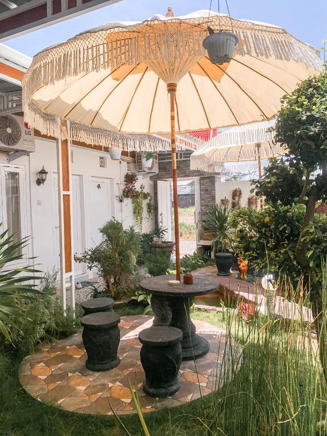 Tropical Paradiso Homestay Banyuwangi  Luaran gambar